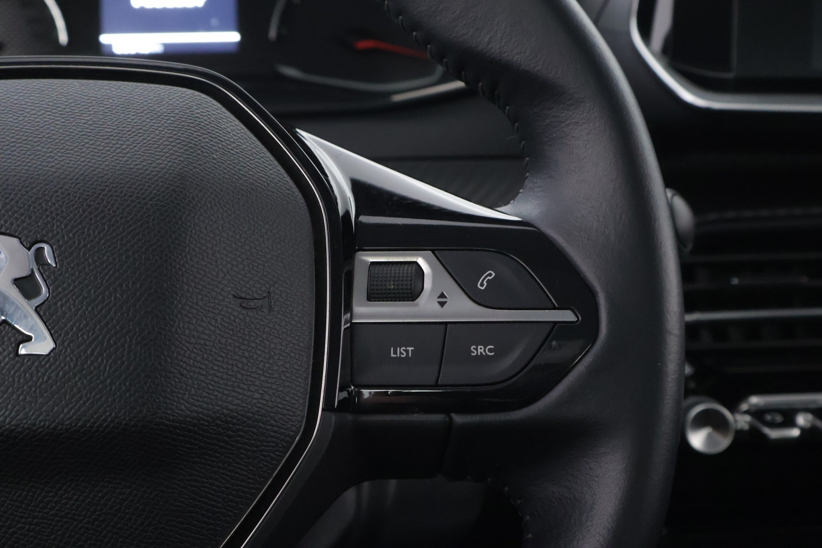 PEUGEOT 208 2021