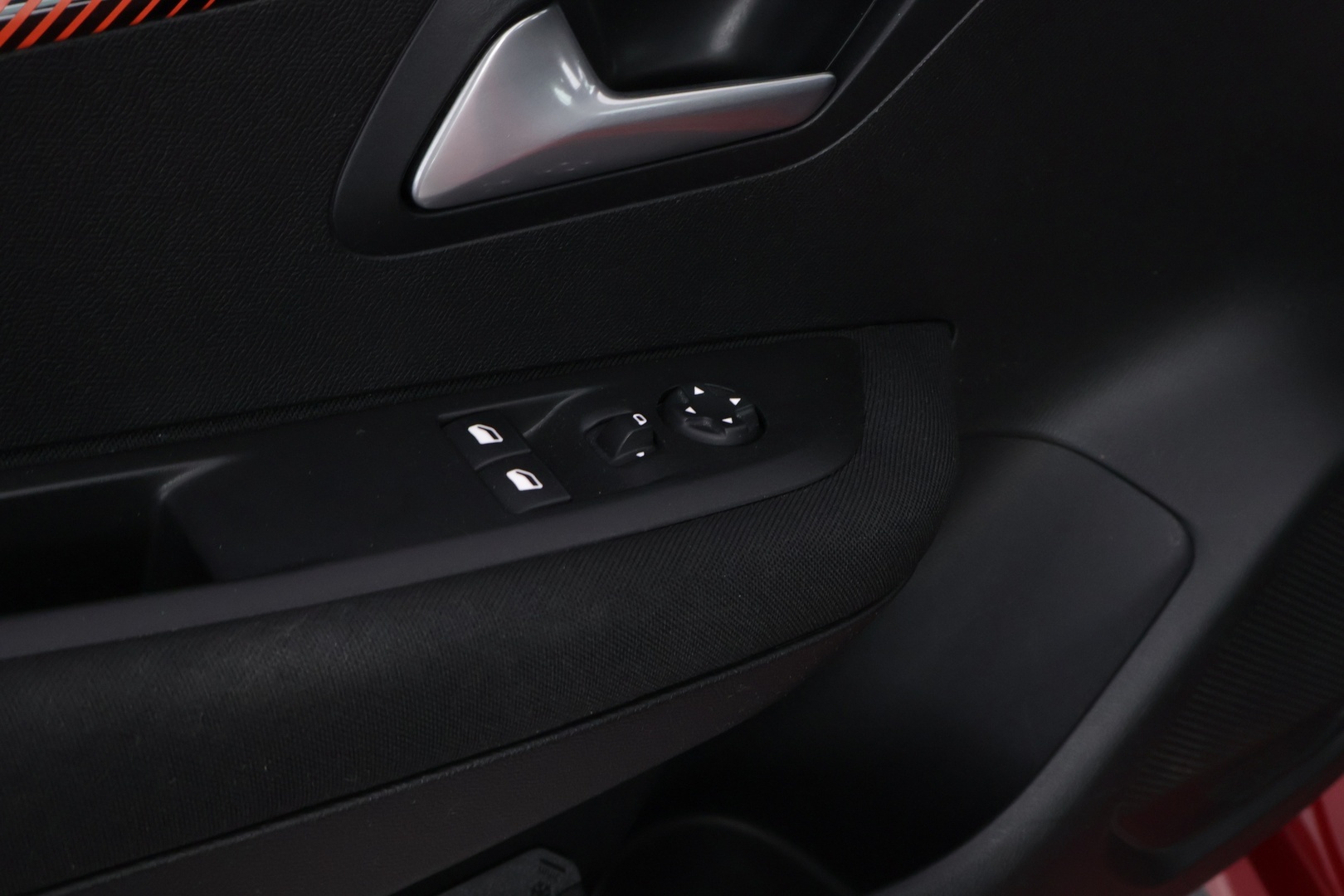 PEUGEOT 208 2021