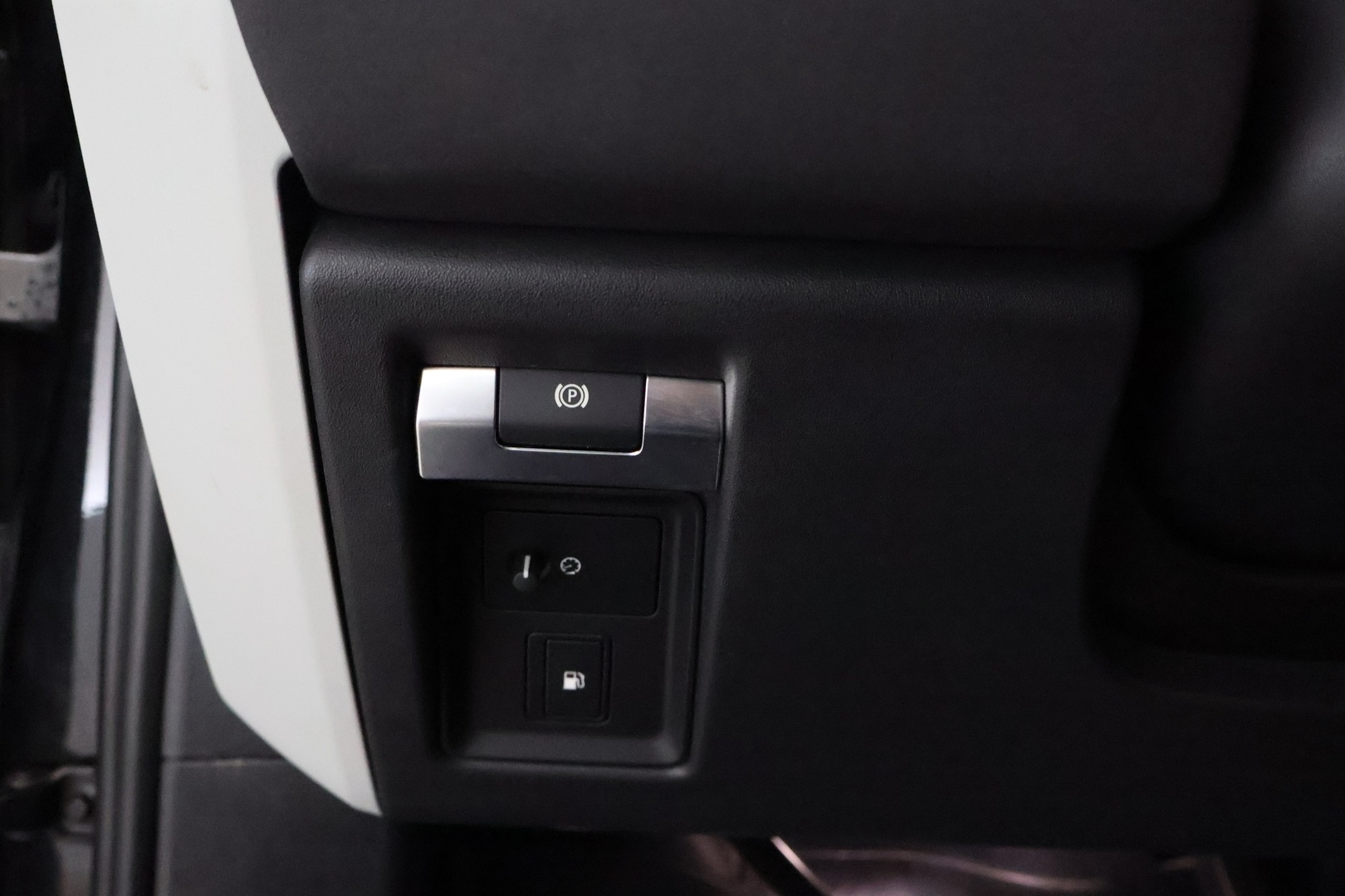 LAND ROVER Defender 2023