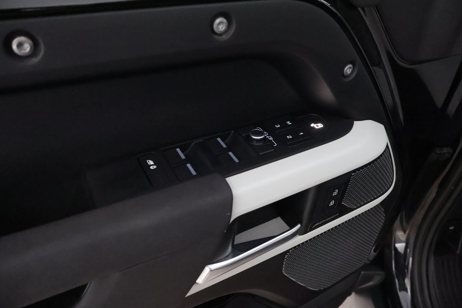 LAND ROVER Defender 2023