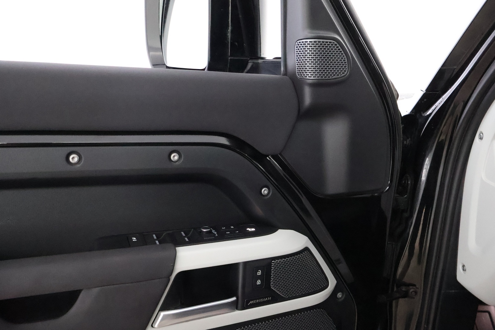 LAND ROVER Defender 2023