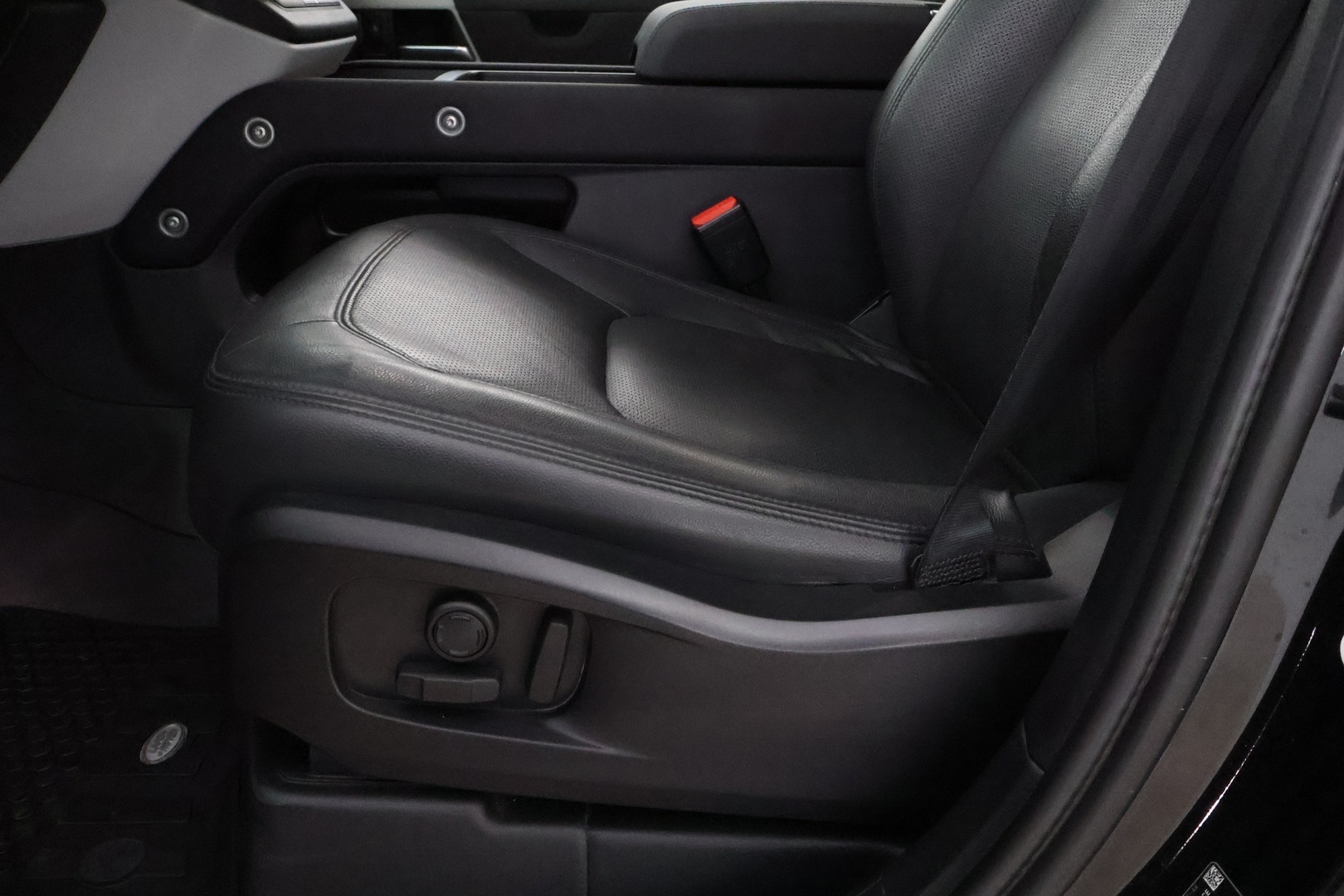 LAND ROVER Defender 2023