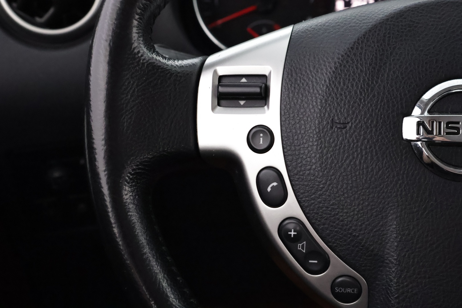 NISSAN Qashqai 2011