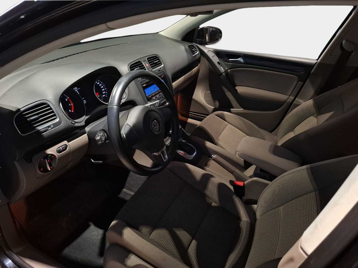 VOLKSWAGEN Golf 2010