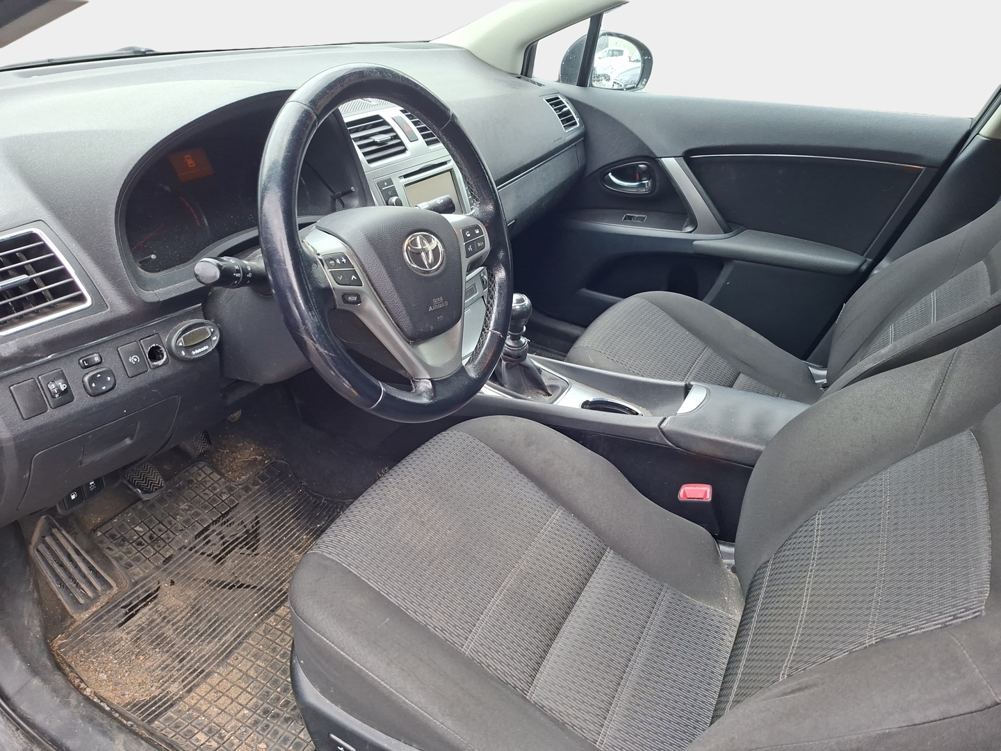 TOYOTA Avensis 2013