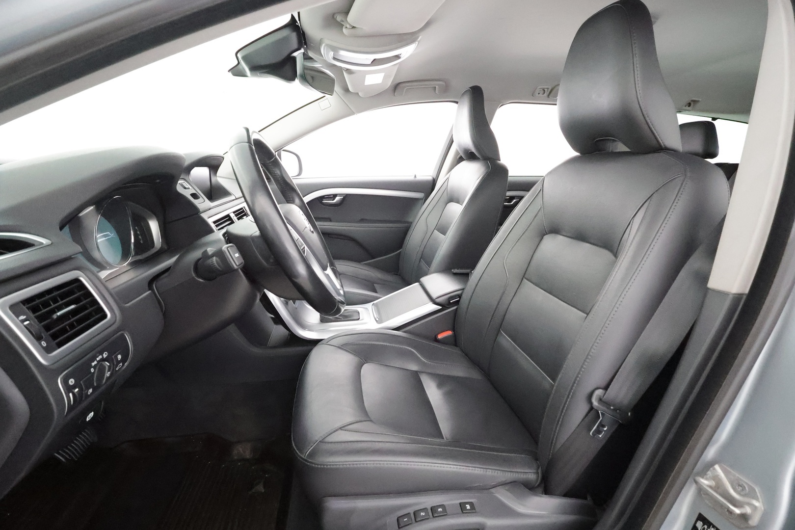 VOLVO V70 2015