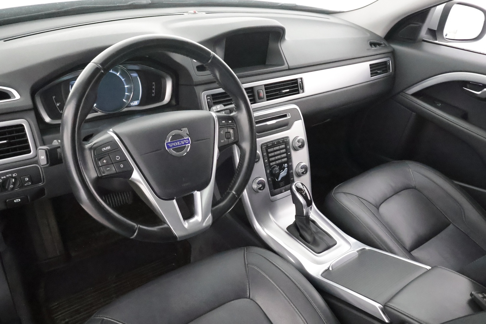 VOLVO V70 2015