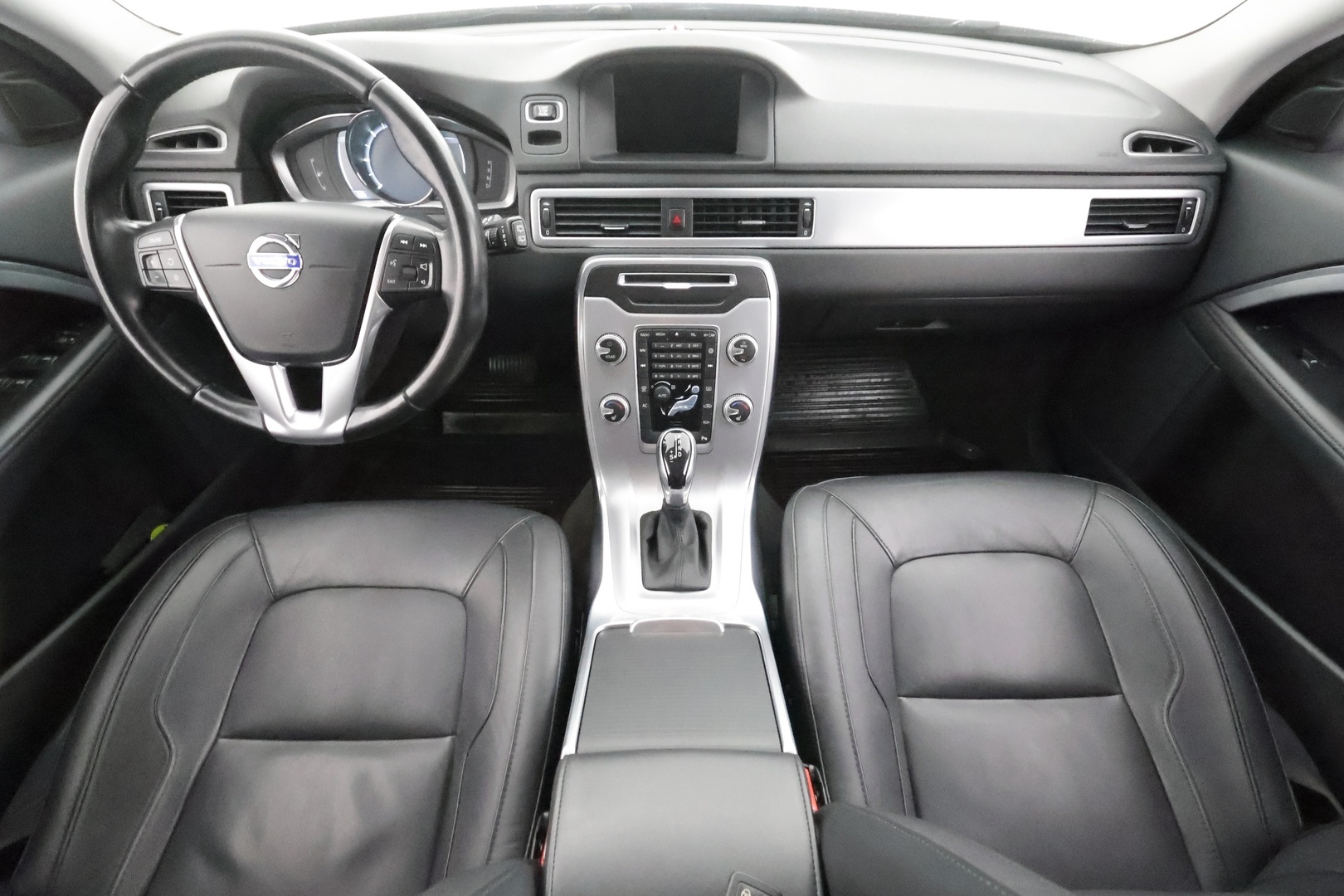 VOLVO V70 2015