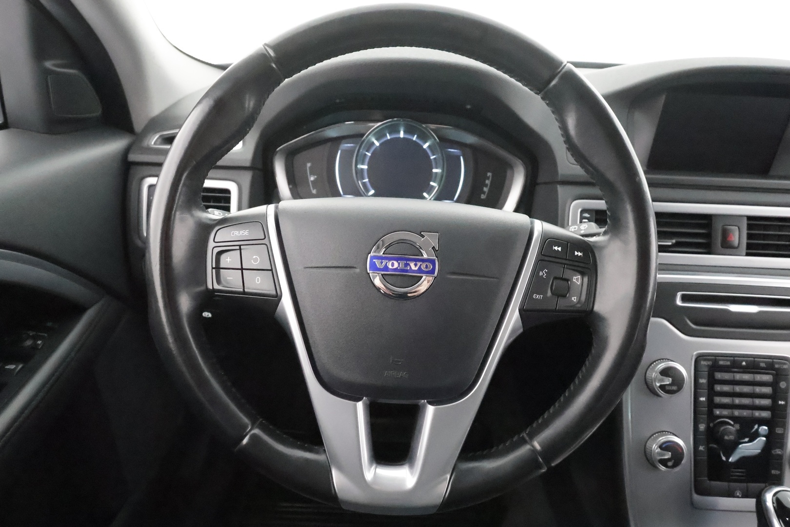 VOLVO V70 2015