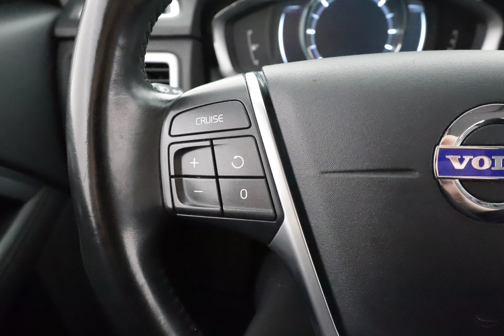 VOLVO V70 2015