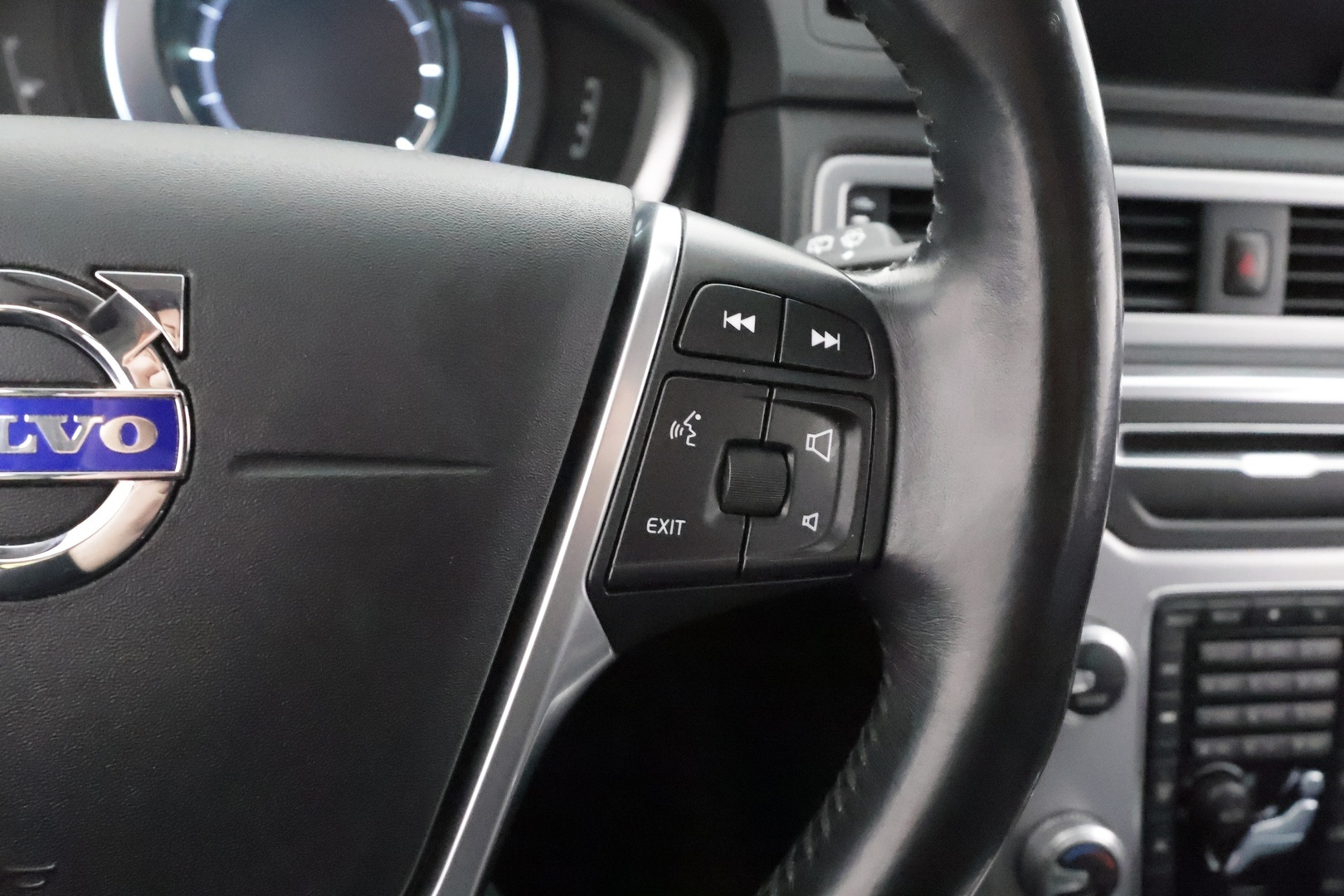 VOLVO V70 2015