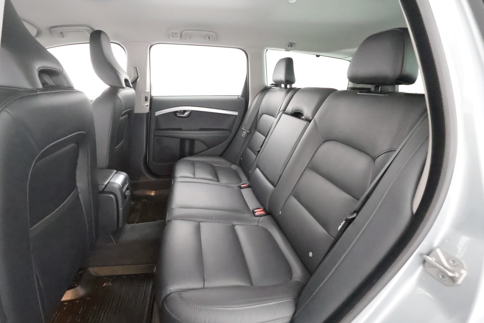 VOLVO V70 2015