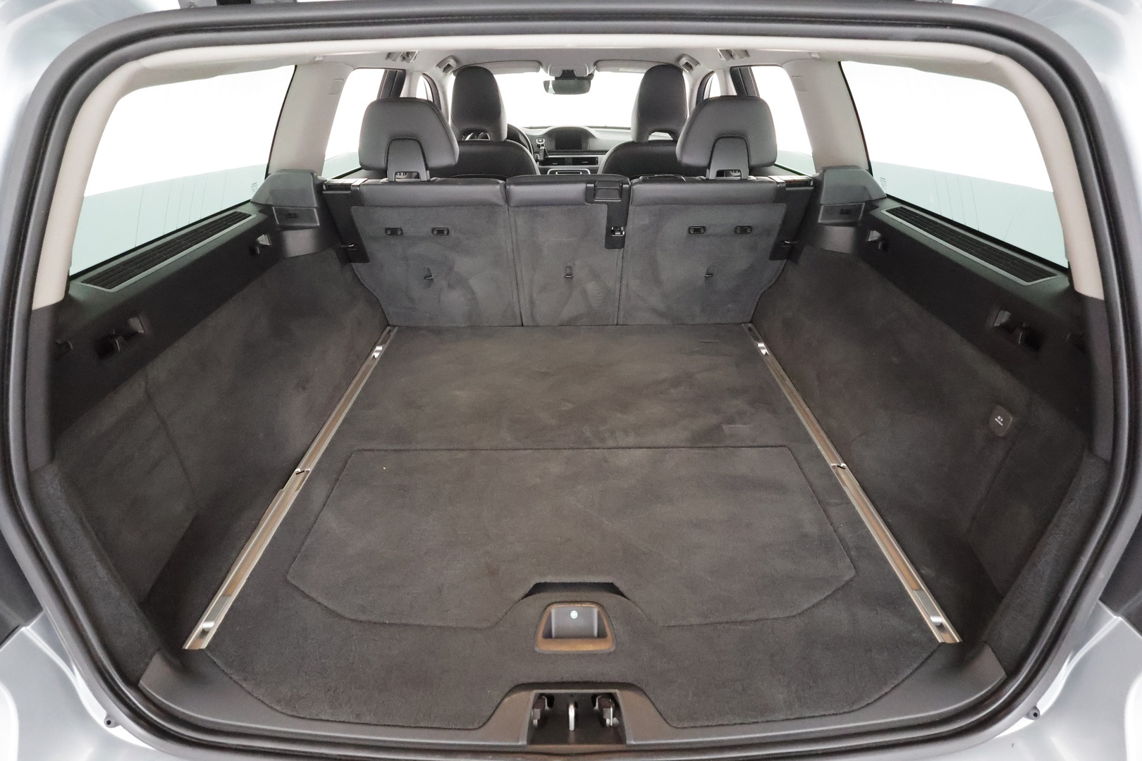 VOLVO V70 2015