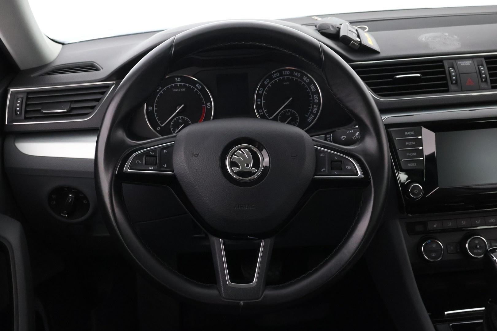 SKODA Superb 2016