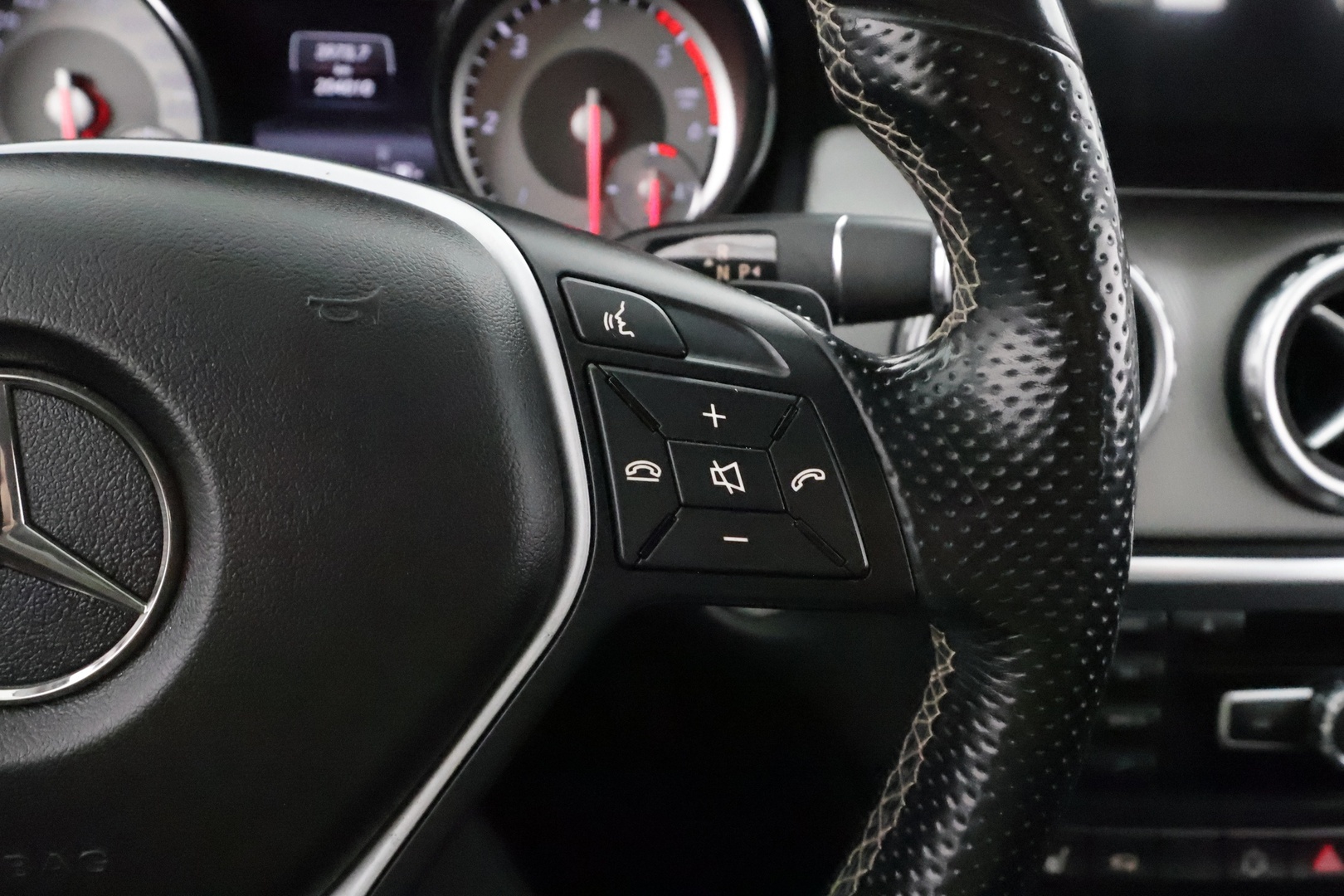 MERCEDES-BENZ GLA 2015