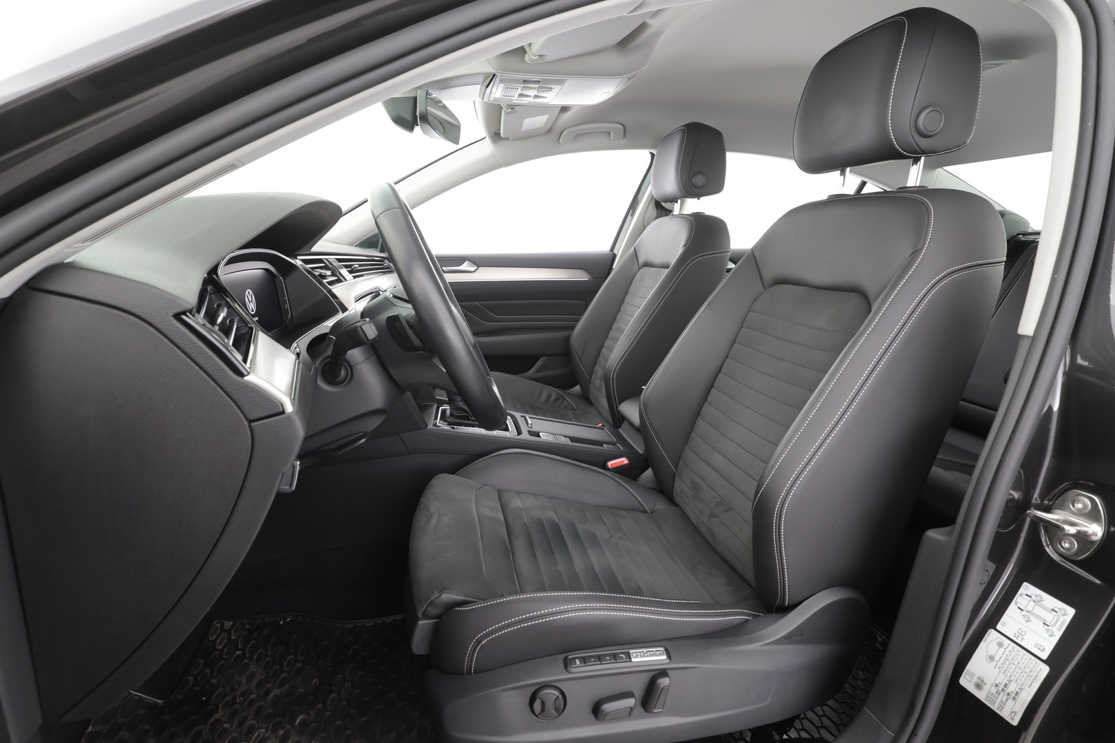 VOLKSWAGEN Passat 2022