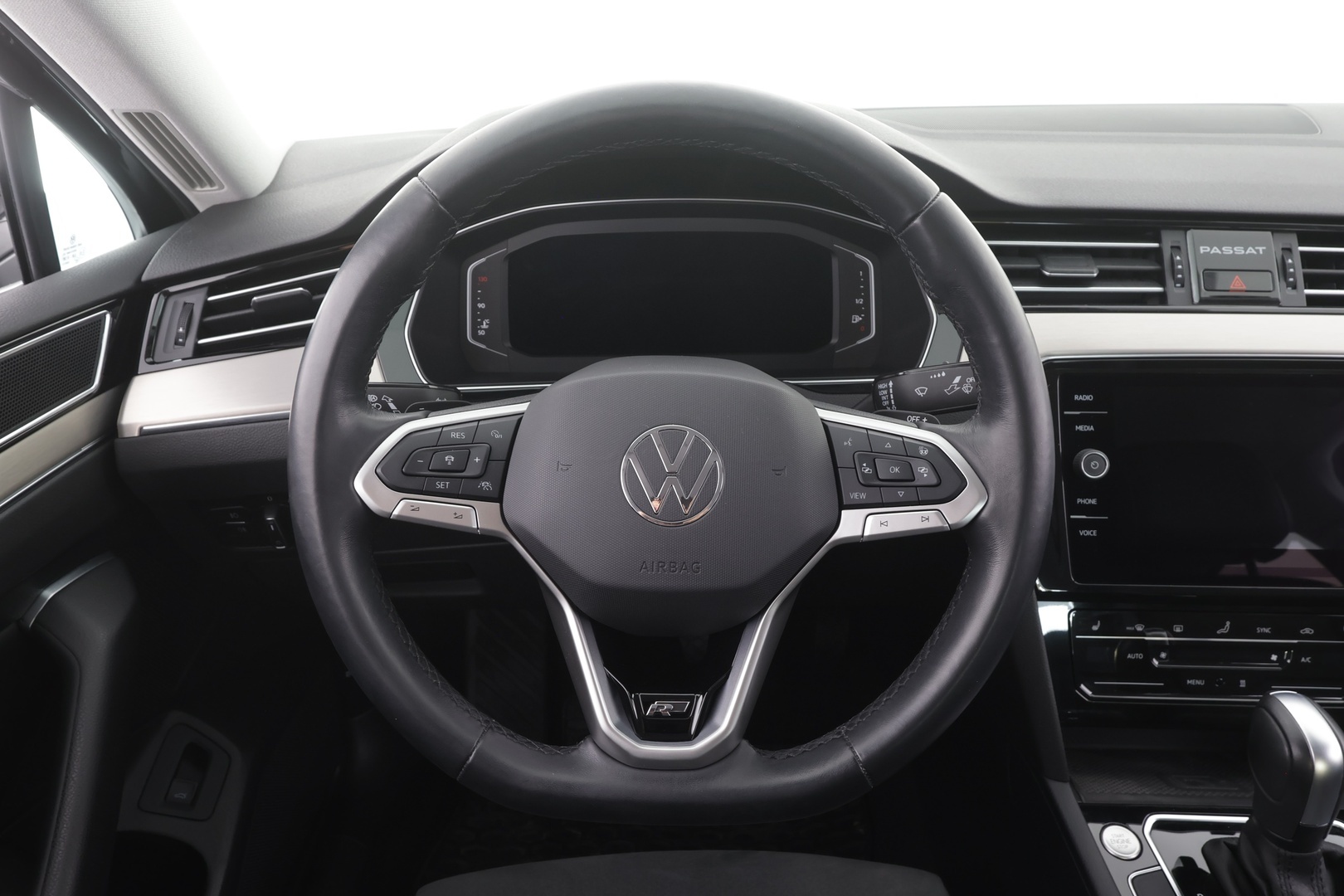 VOLKSWAGEN Passat 2022