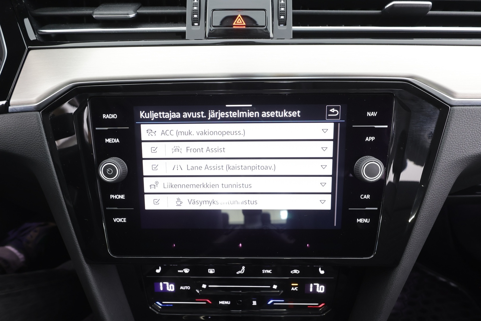 VOLKSWAGEN Passat 2022
