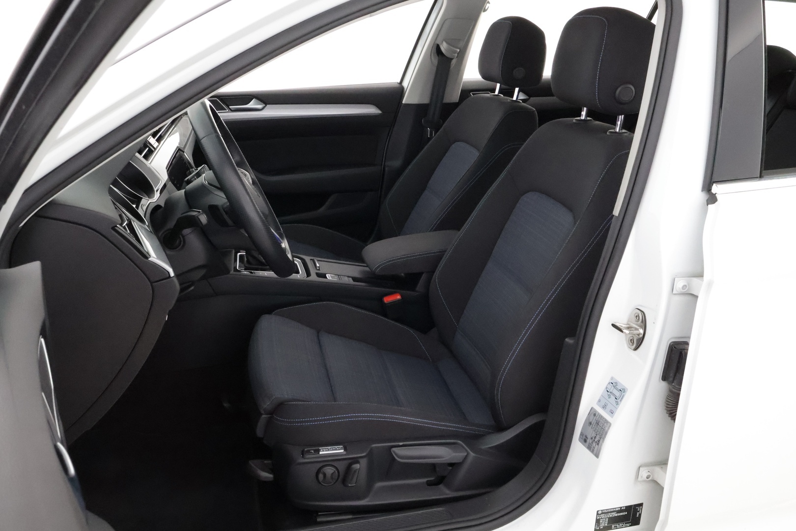 VOLKSWAGEN Passat 2022