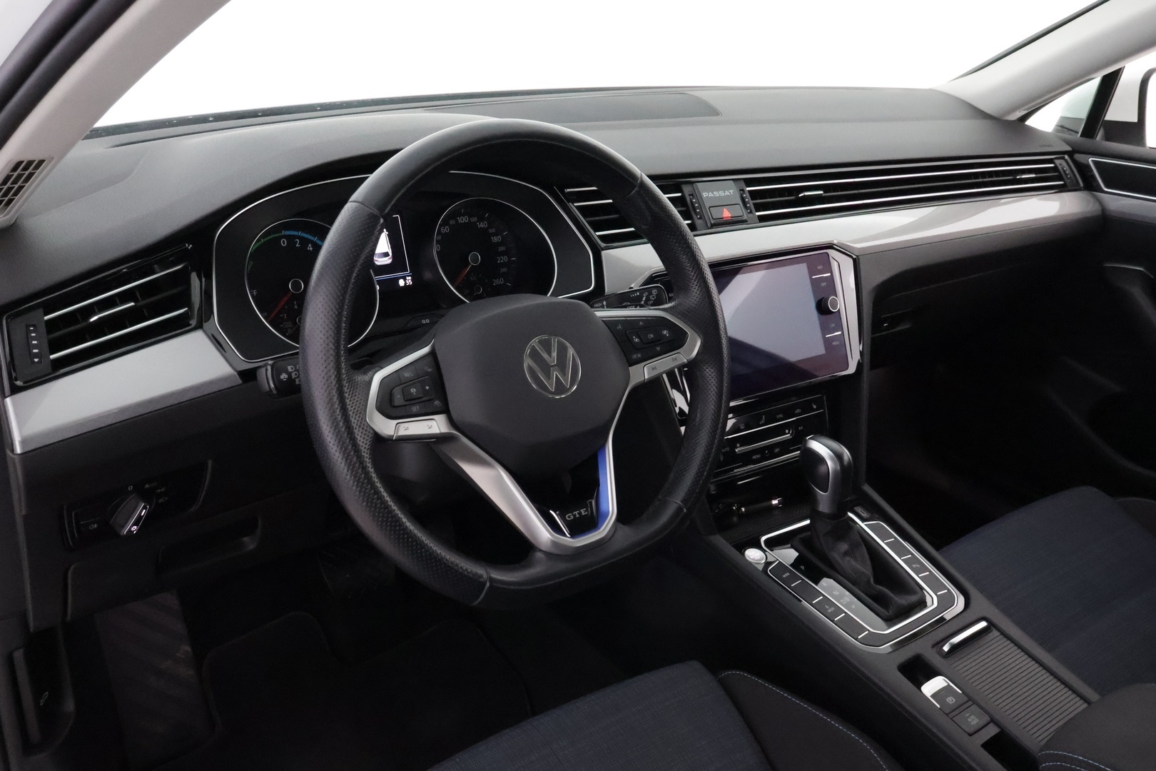 VOLKSWAGEN Passat 2022