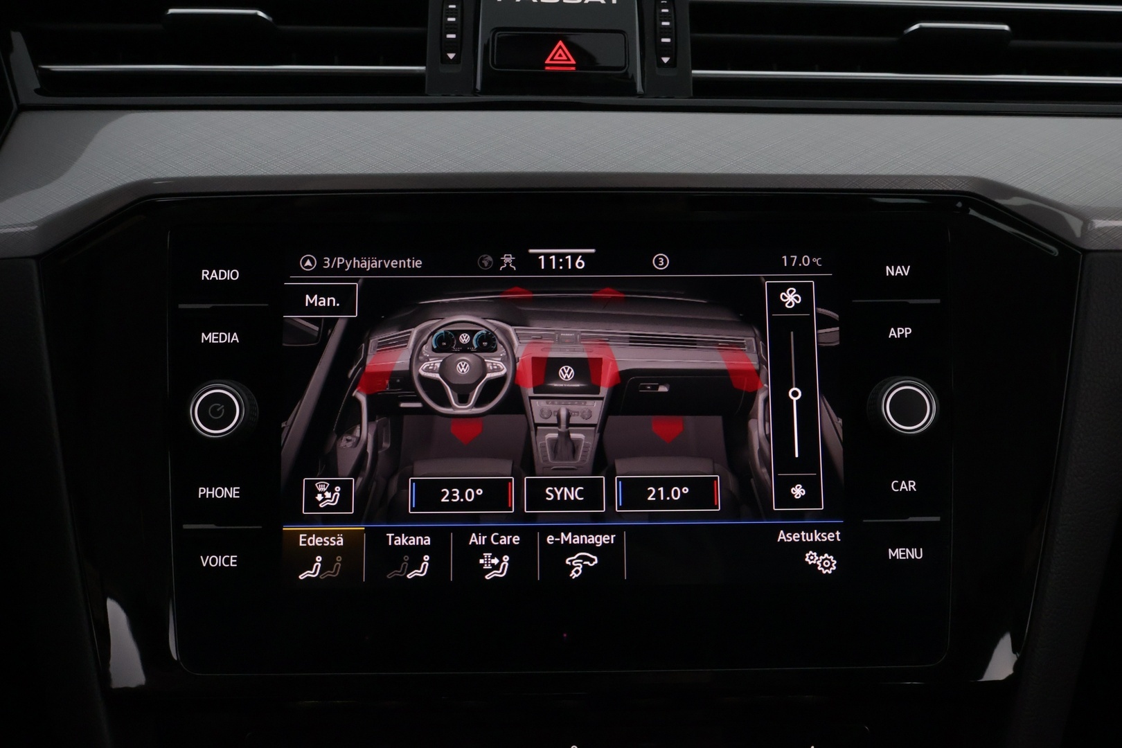 VOLKSWAGEN Passat 2022