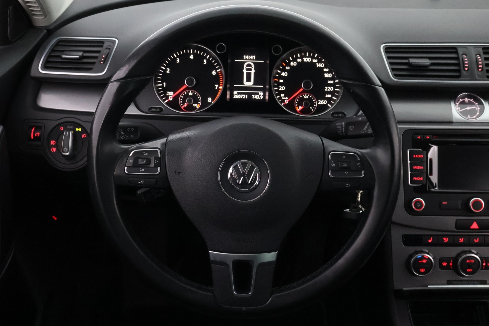 VOLKSWAGEN Passat 2014