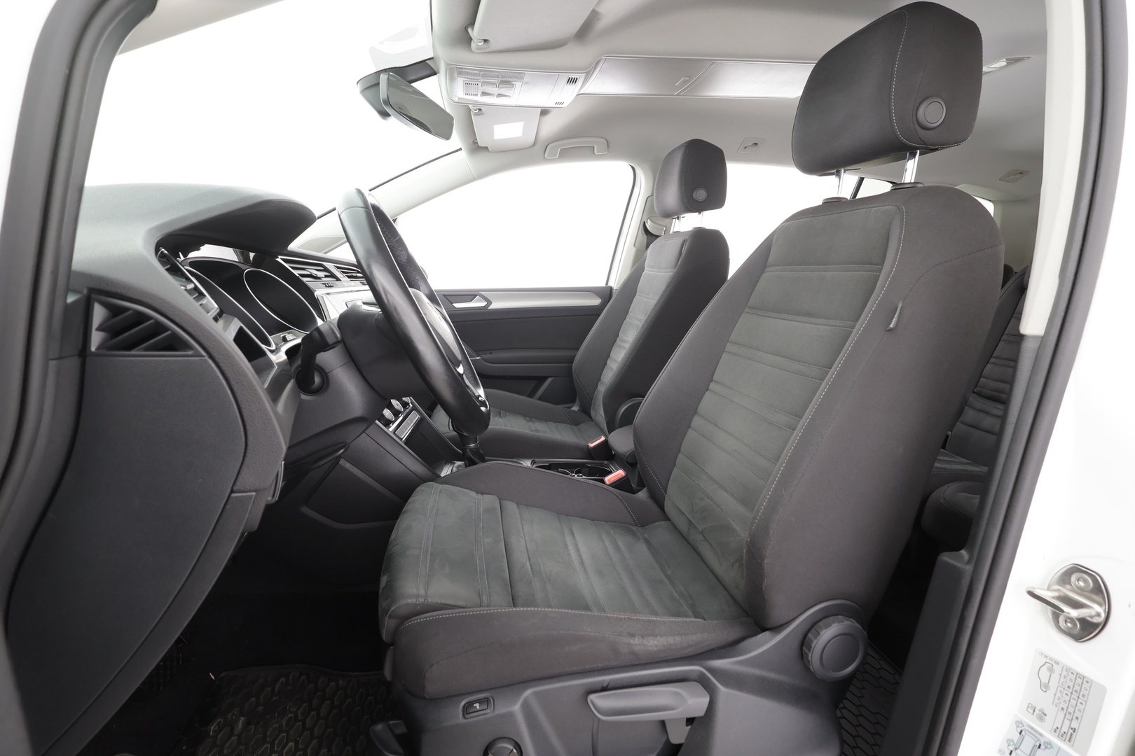 VOLKSWAGEN Touran 2017