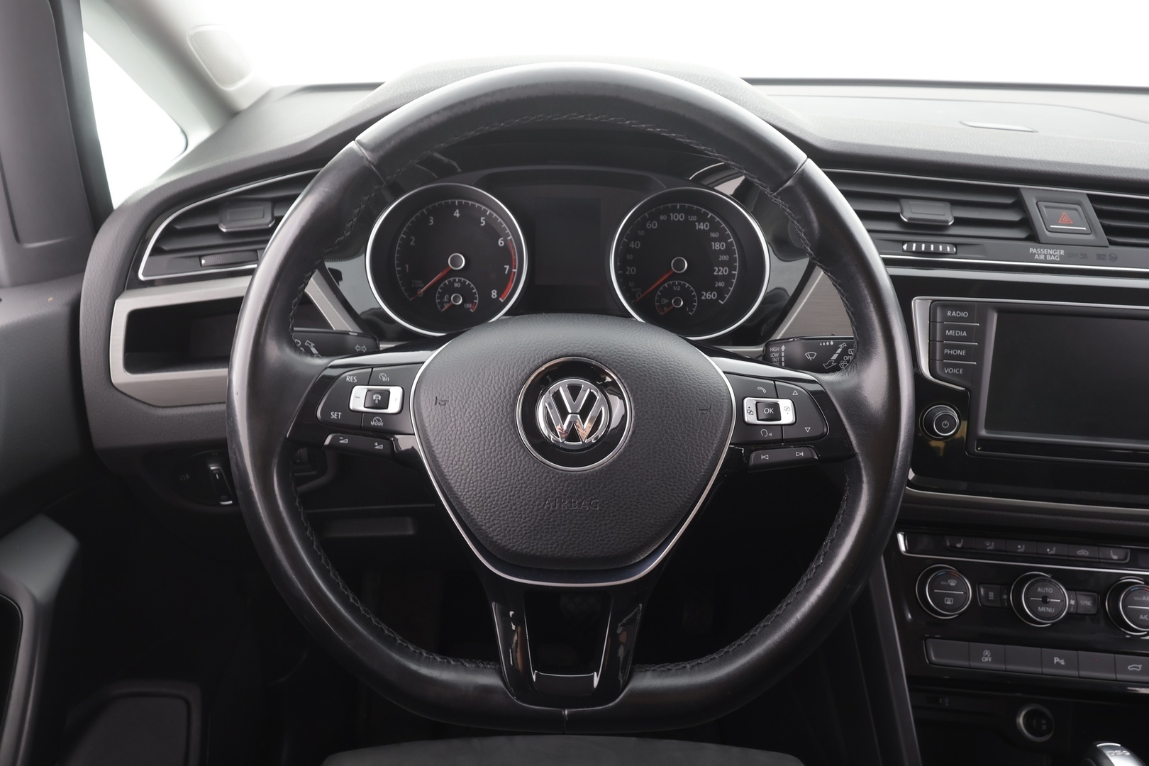 VOLKSWAGEN Touran 2017