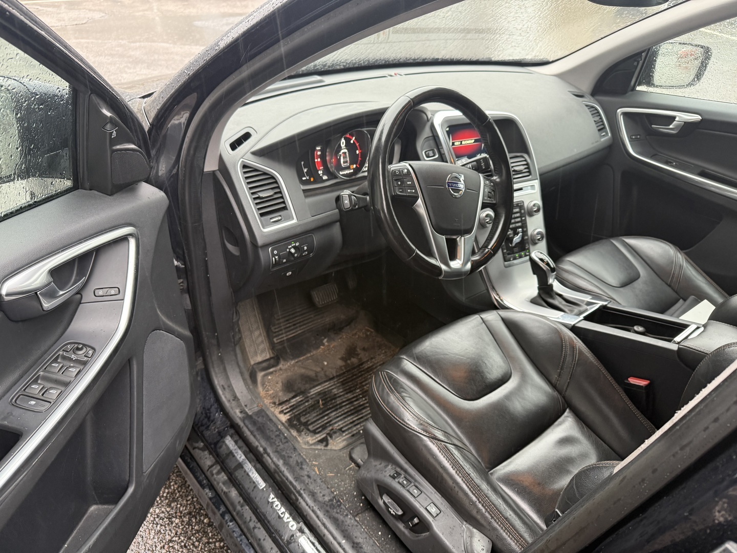 VOLVO XC60 2017