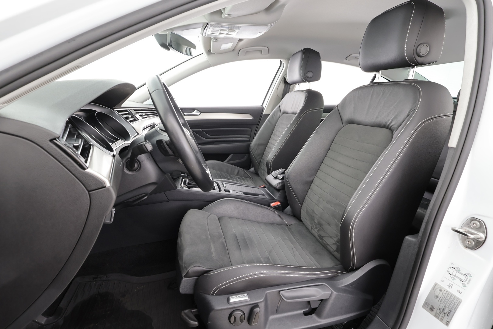 VOLKSWAGEN Passat 2022