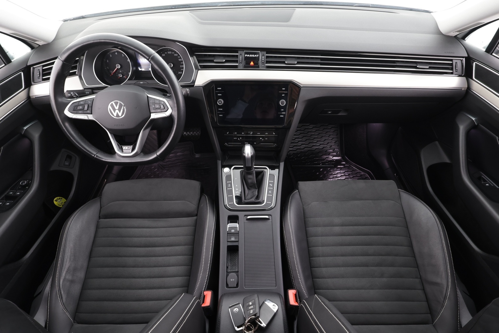 VOLKSWAGEN Passat 2022