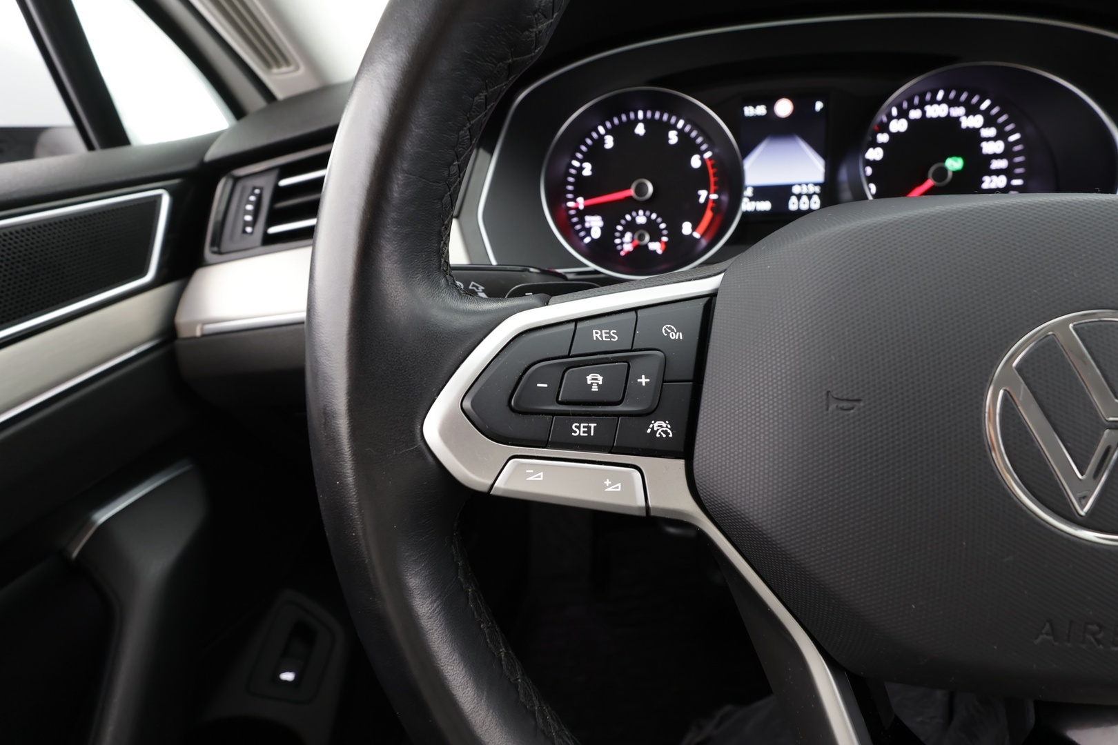 VOLKSWAGEN Passat 2022