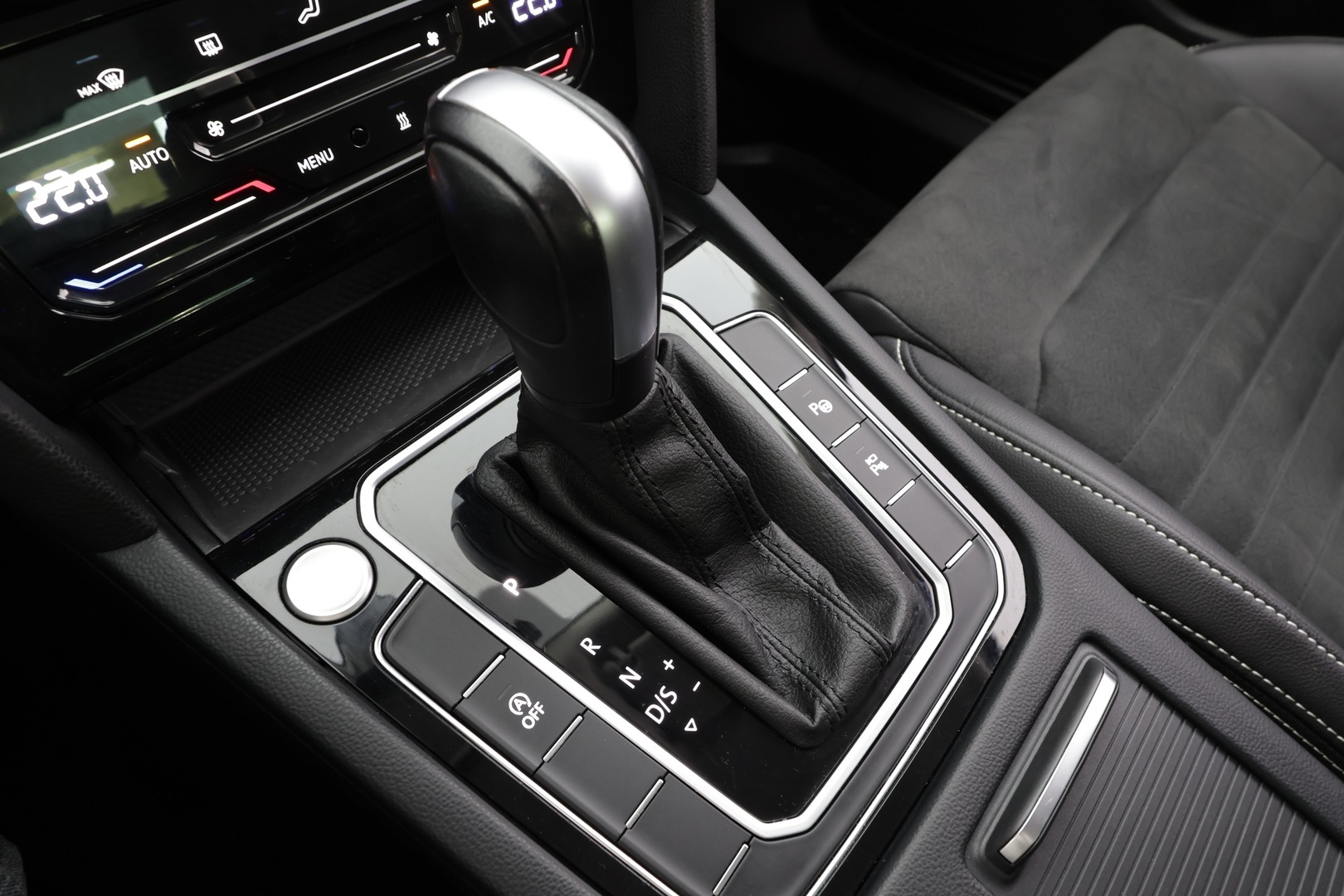 VOLKSWAGEN Passat 2022