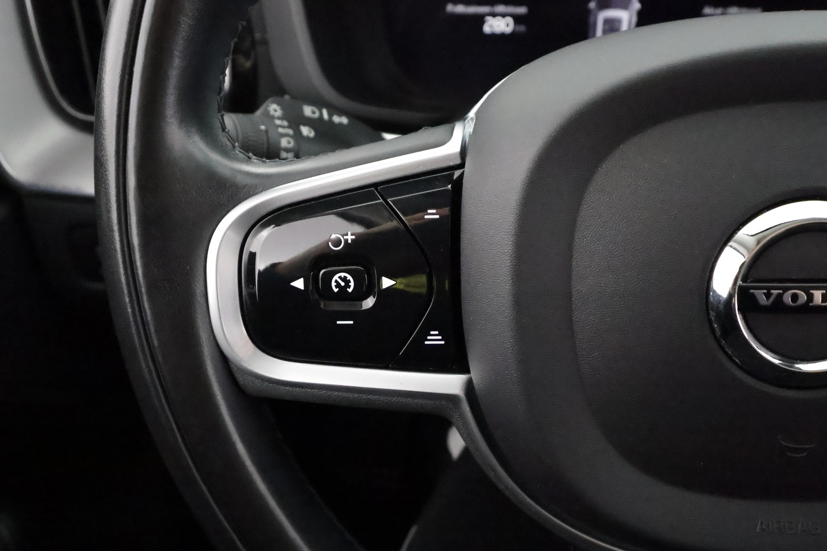 VOLVO XC60 2022