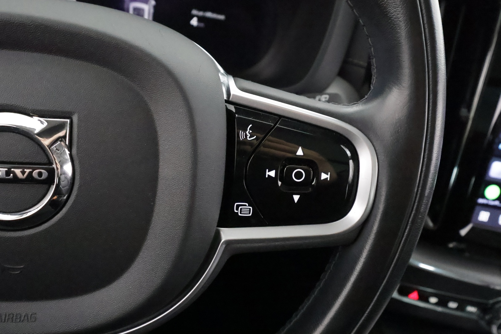 VOLVO XC60 2022
