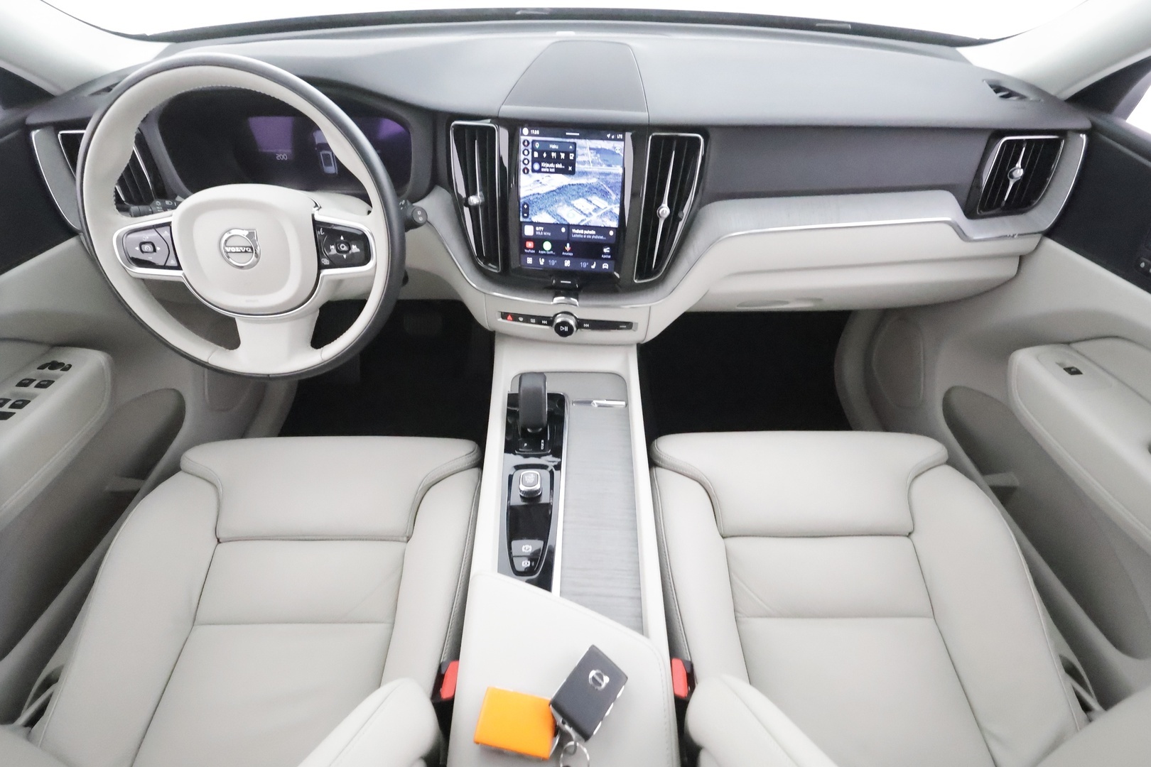VOLVO XC60 2023