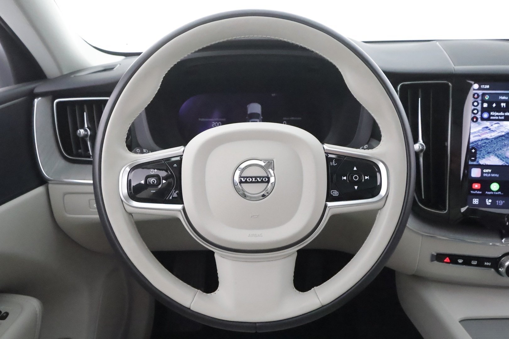 VOLVO XC60 2023