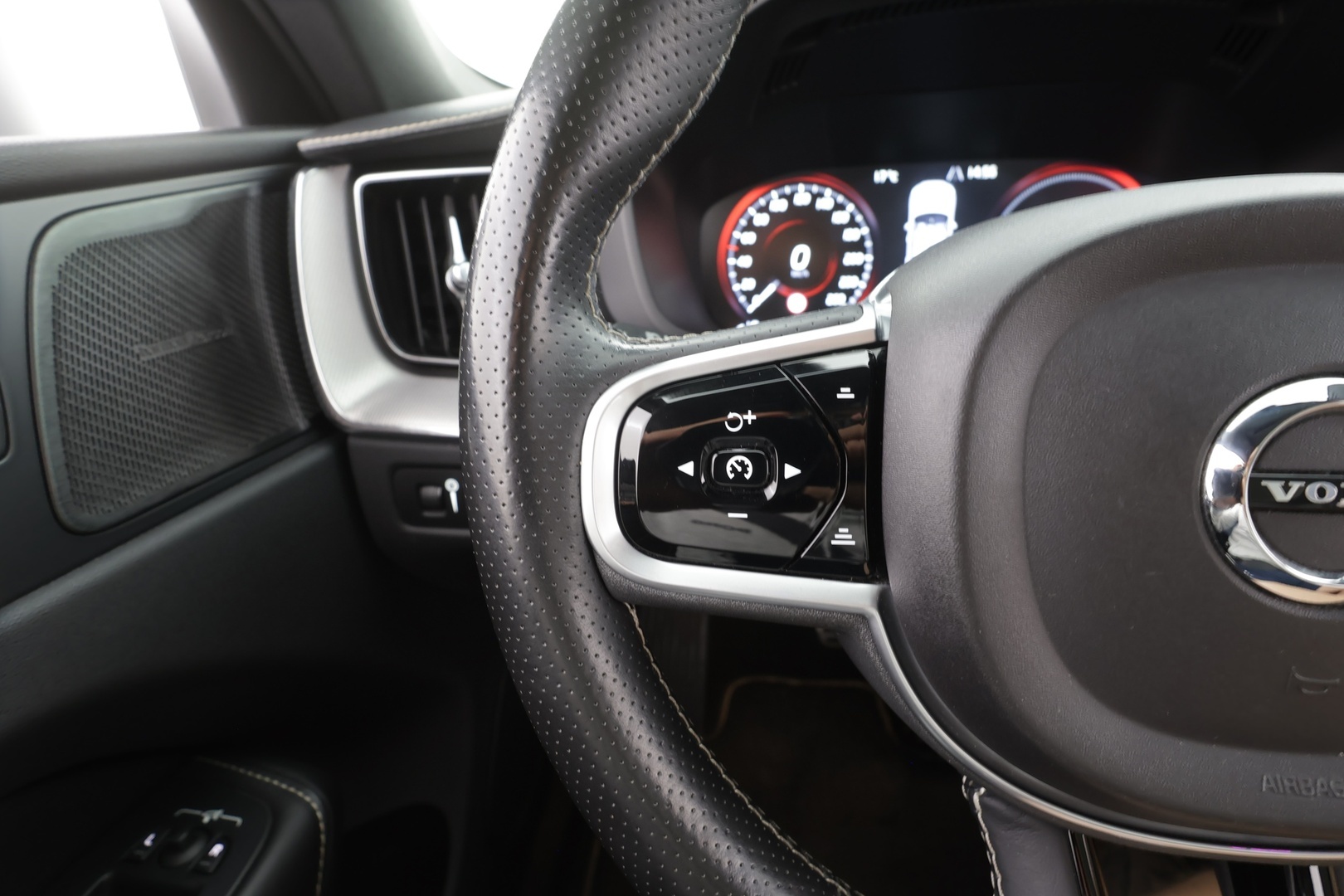 VOLVO XC60 2019