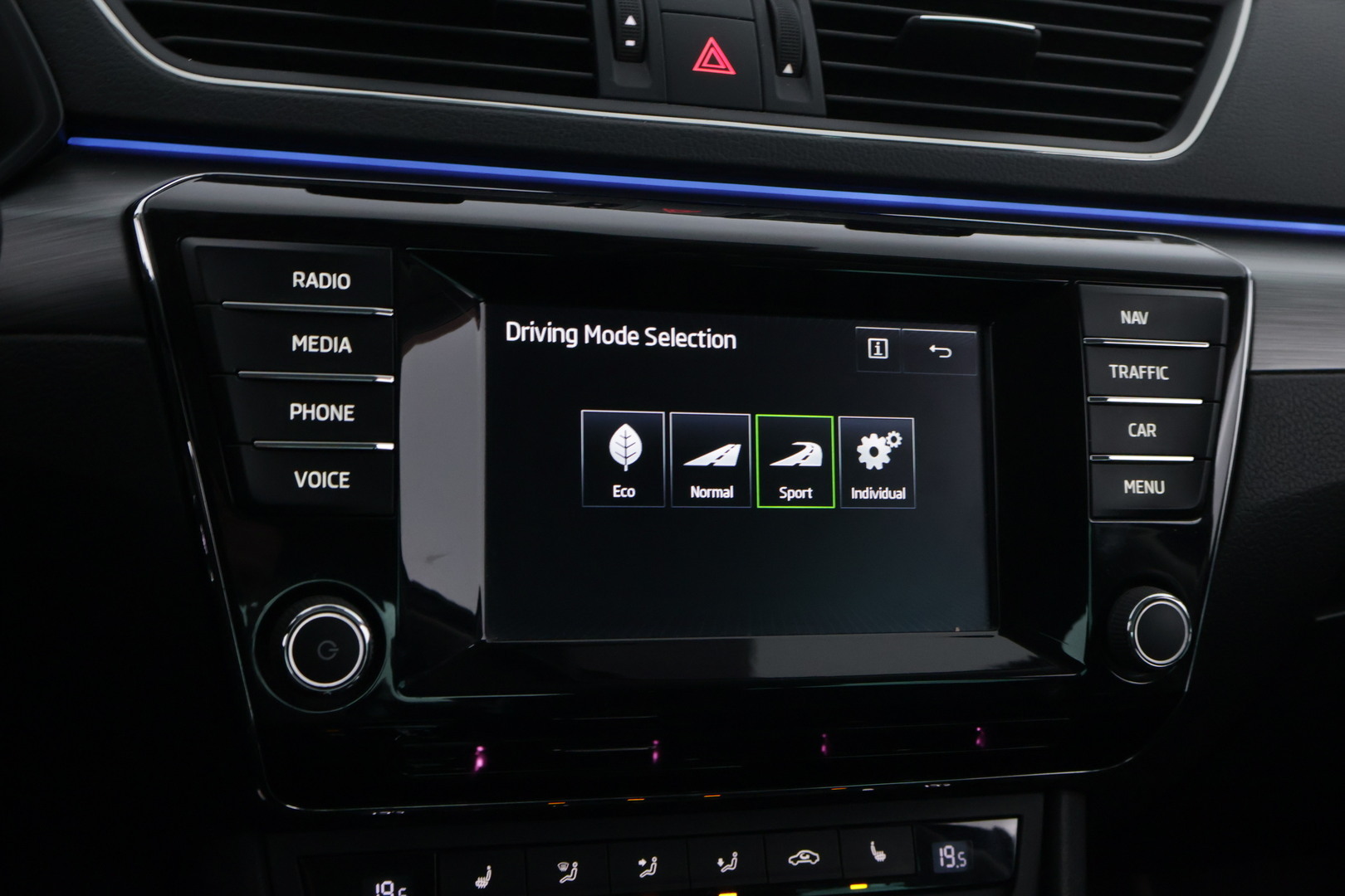 SKODA Superb 2016