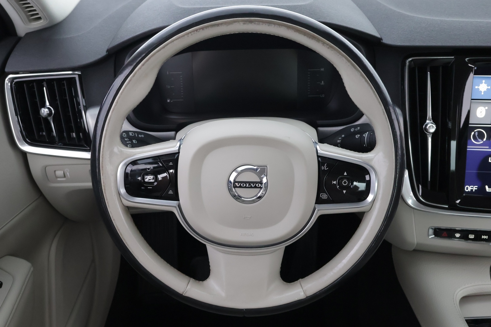 VOLVO S90 2017