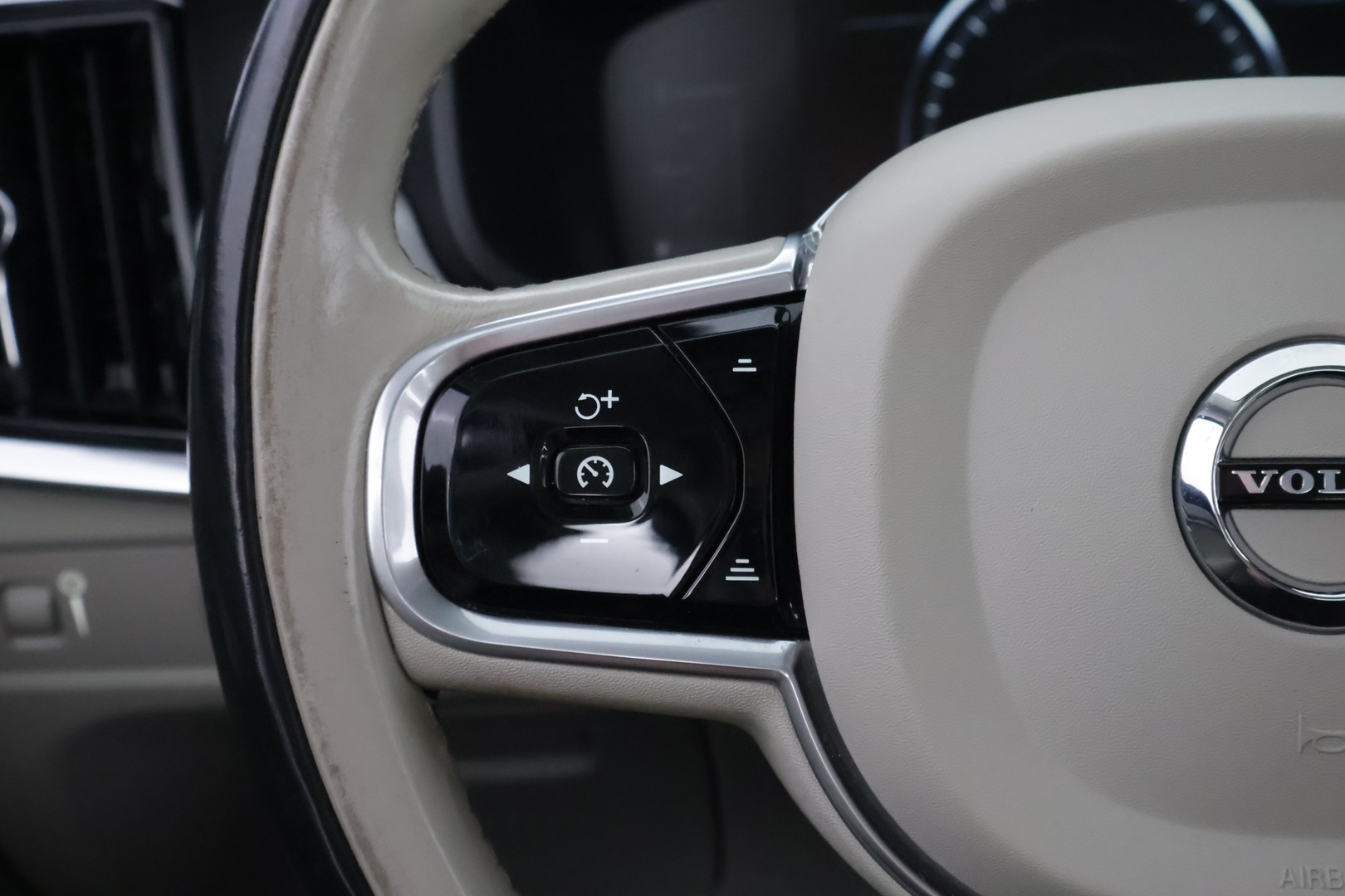VOLVO S90 2017