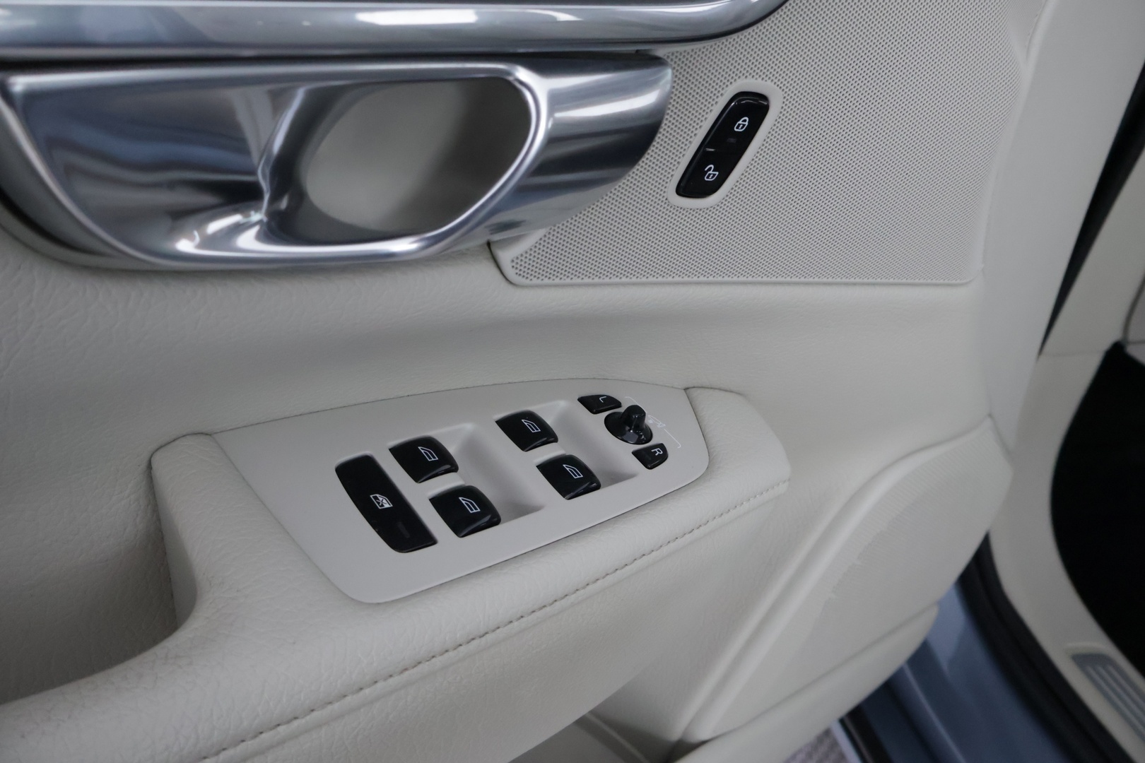 VOLVO S90 2017