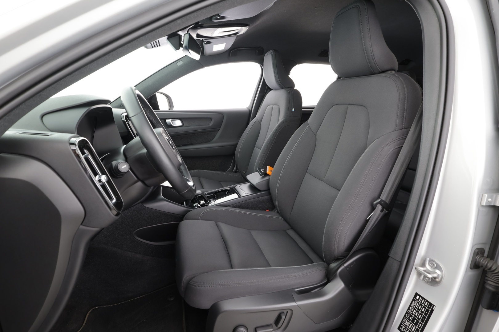 VOLVO XC40 2023