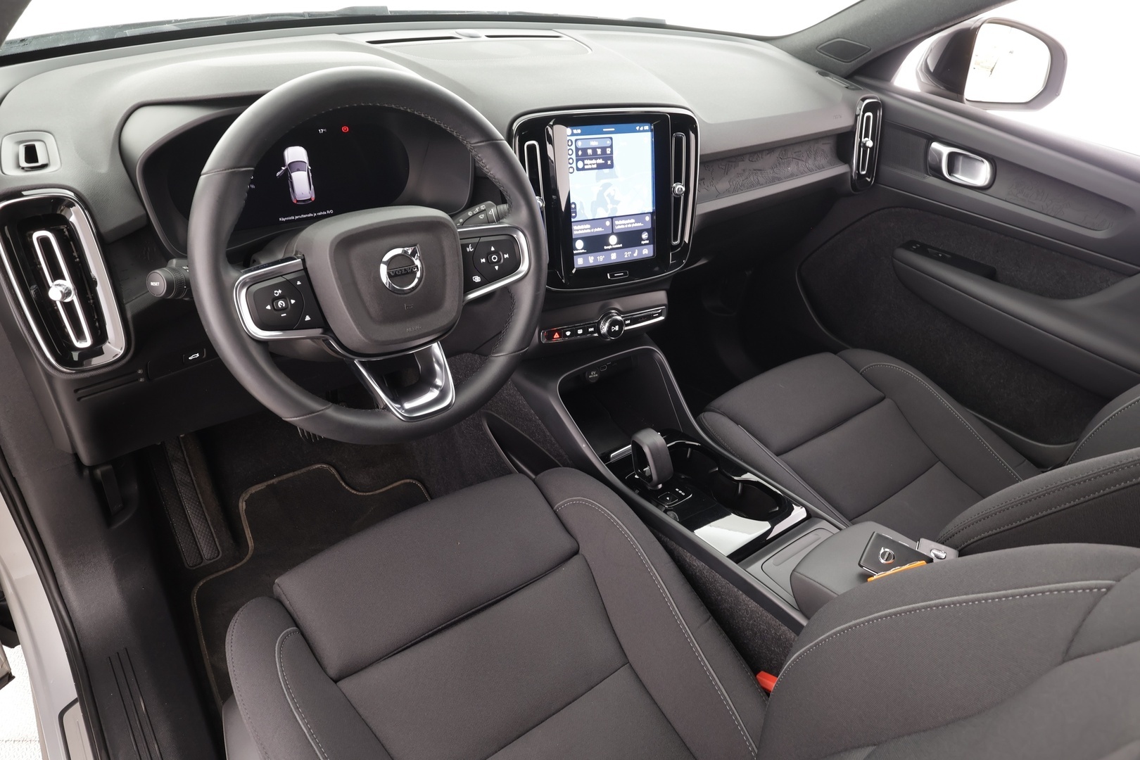 VOLVO XC40 2023