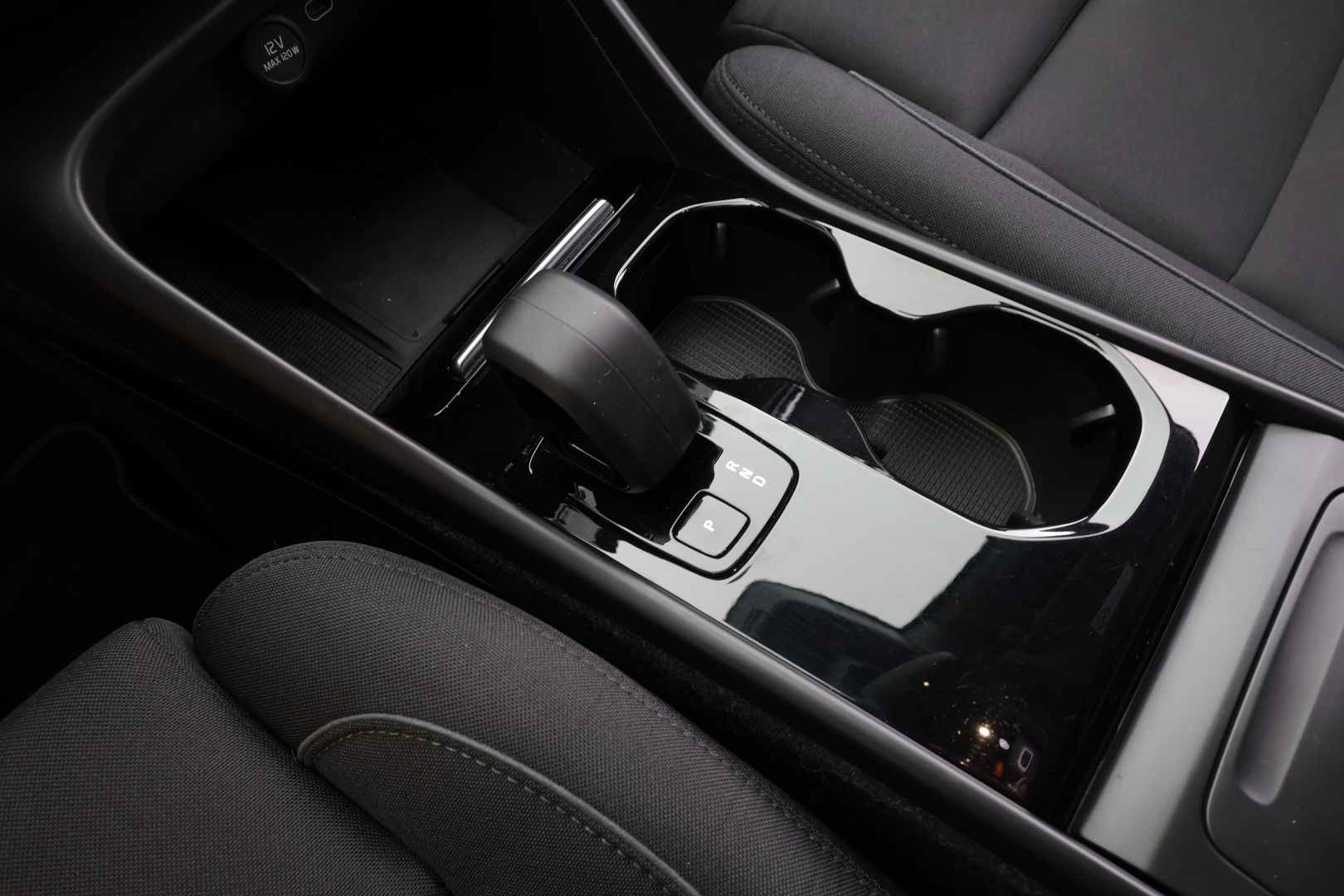 VOLVO XC40 2023