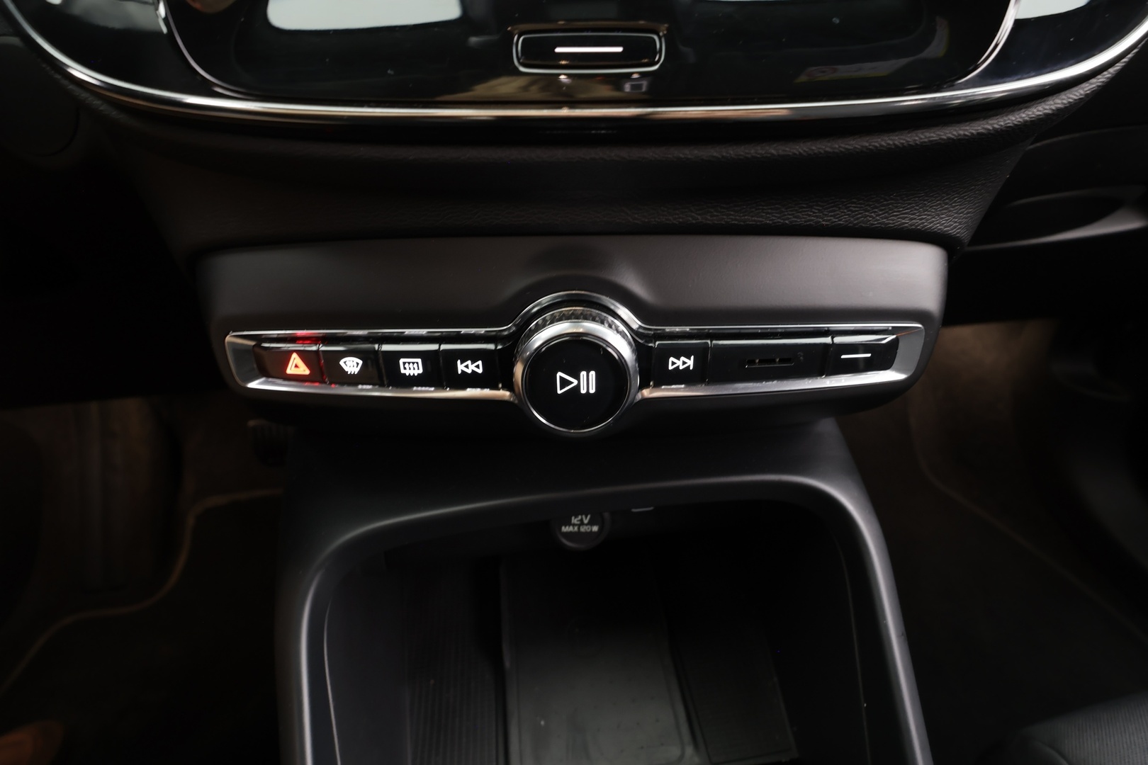VOLVO XC40 2023