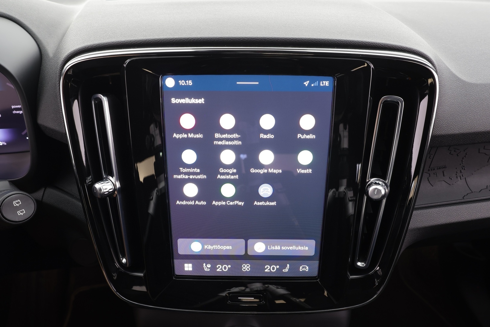 VOLVO XC40 2023