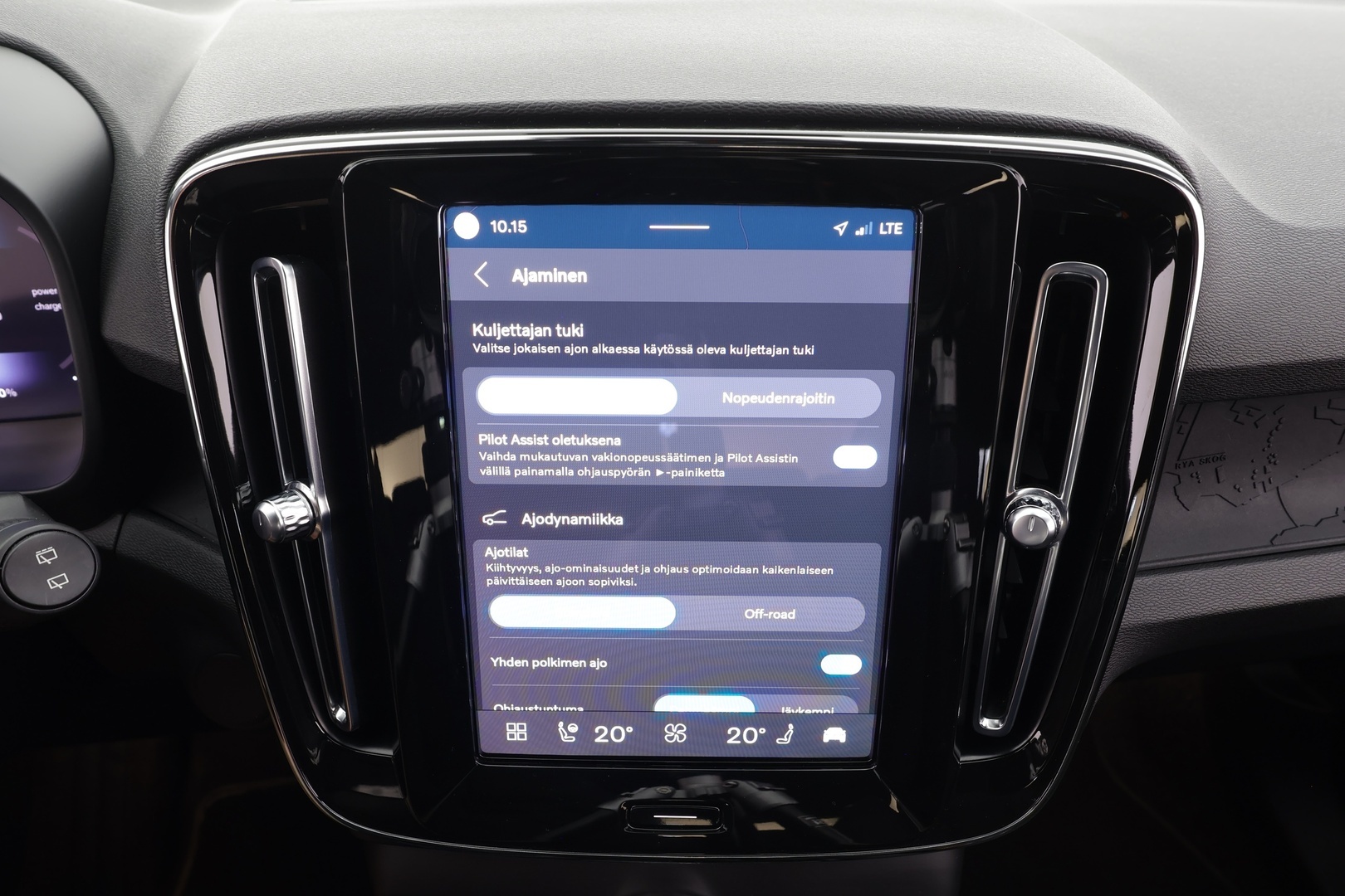 VOLVO XC40 2023