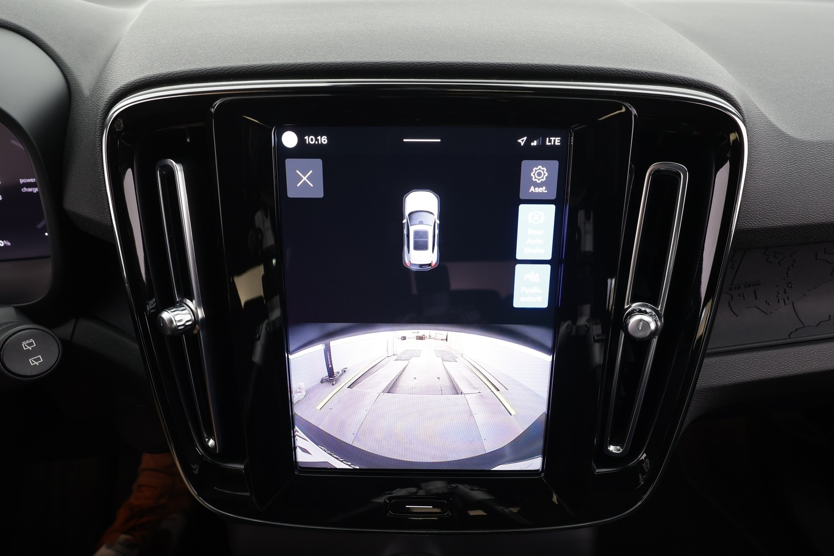 VOLVO XC40 2023