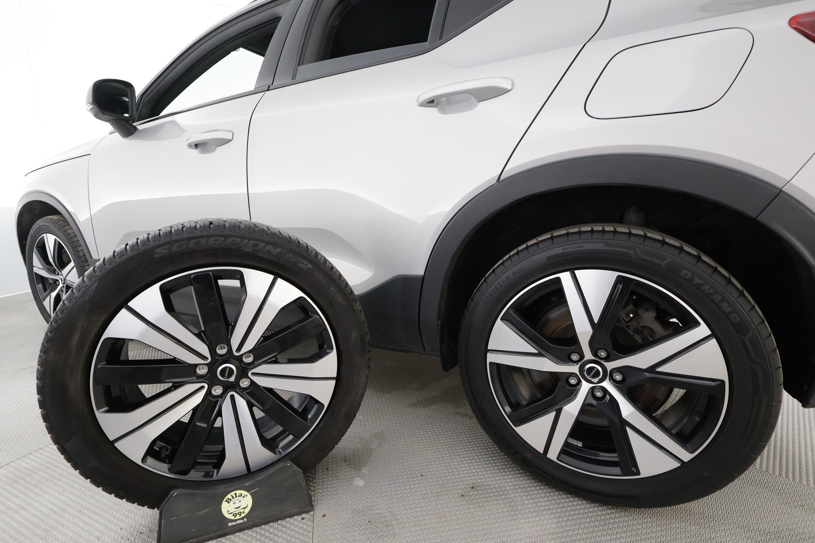 VOLVO XC40 2023
